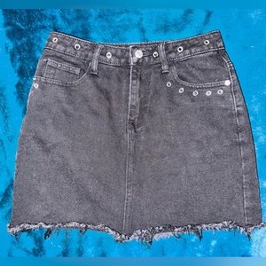 ✨Bundle 2 for $5 deal✨Jean skirt. Black size small
